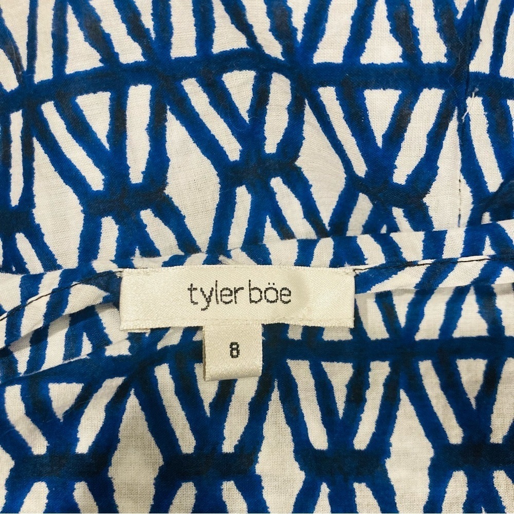 Tyler Boe sleeveless, split neck, blue and white print tunic top. Size 8 - Picture 3 of 4